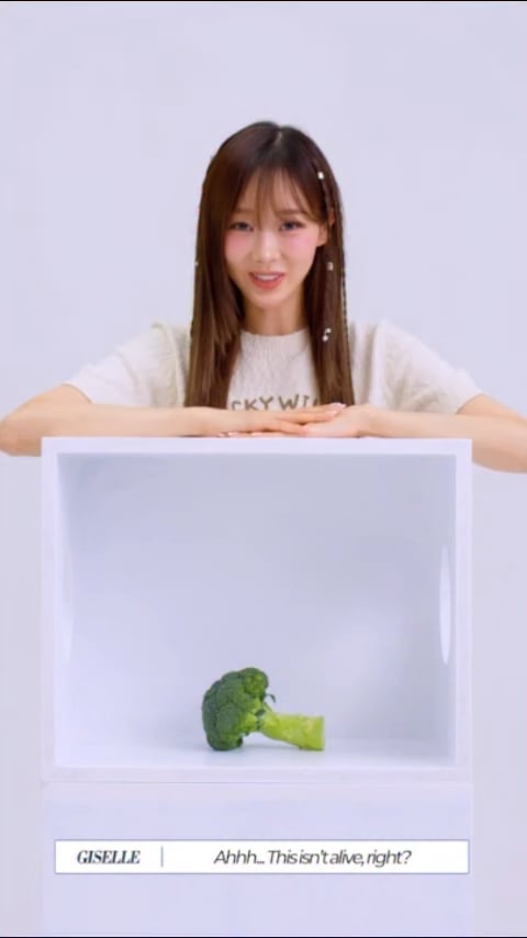 260219 تحديث الانستقرام Wacky WiLLy مع Giselle - S26 خلف الشورتات، خمن ماذا!! الصندوق الغامض مع جيزيل