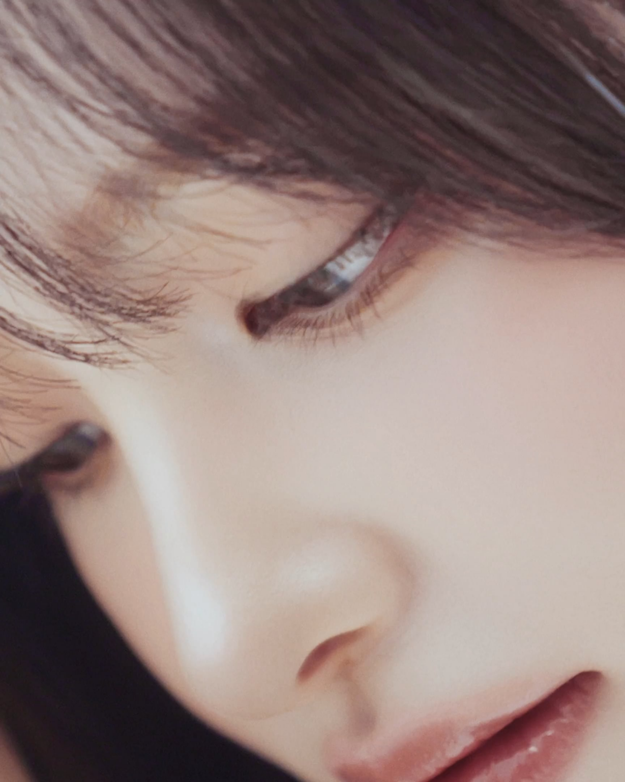 260213 ليز - كوريا العالمية × جولييت لديها بندقية (غلاف متحرك لعدد مارس 2026)