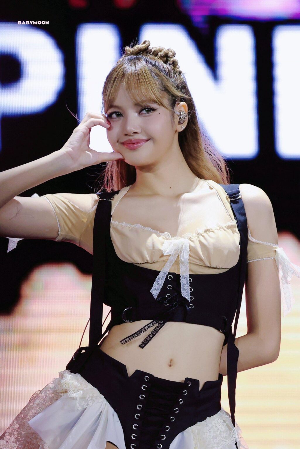 ليزا الجميلة