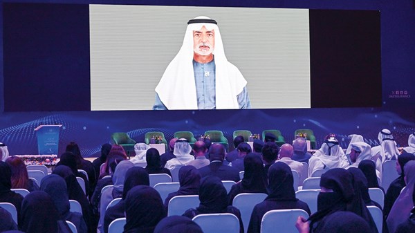 نهيان بن مبارك: الذكاء الاصطناعي ينبغي أن يكون أداة لتعزيز الأخوّة الإنسانية نهيان بن مبارك: الذكاء الاصطناعي ينبغي أن يكون أداة لتعزيز الأخوّة الإنسانية