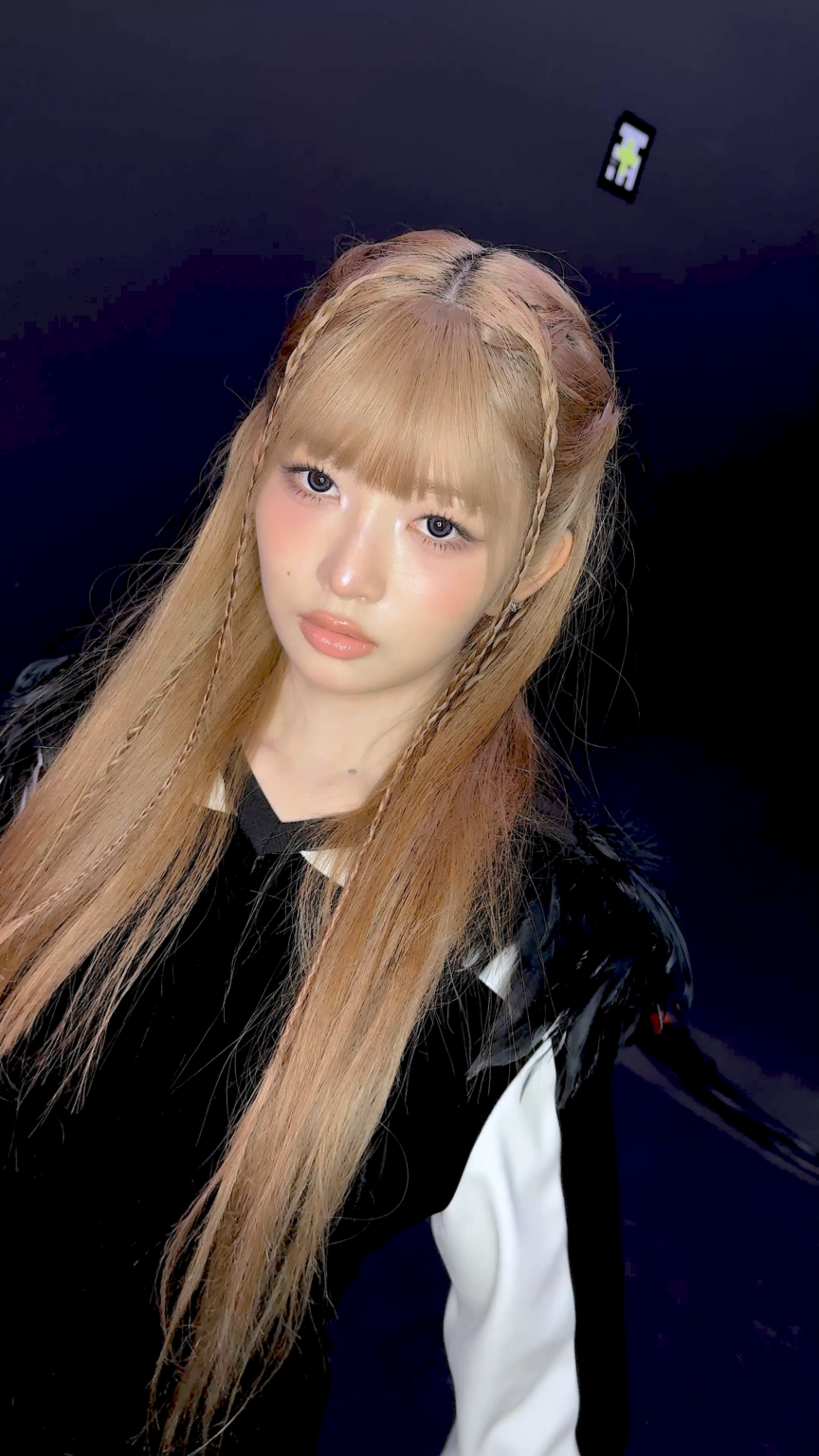 260226 تحديث TikTok الرسمي لـ IVE مع Rei - انظر إلى غينيا 🩵 (تحدي BLACKHOLE)