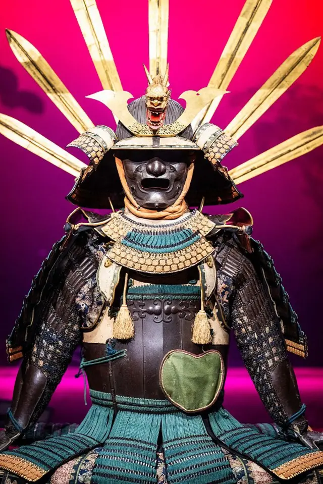 درعٌ لمقاتل "الساموراي" في المتحف البريطاني بلندن، إنجلترا، في ٢٨ يناير/كانون الثاني ٢٠٢٦