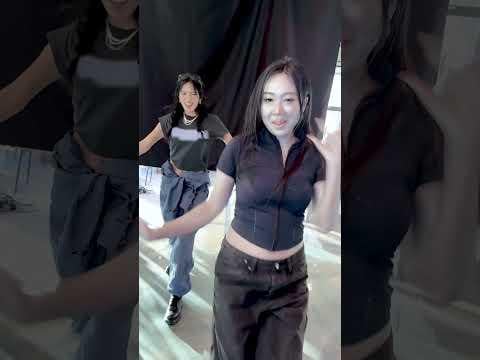 إيف يوجين مع لي يونغ جي - بانغ بانغ (تحدي الرقص) (260225)