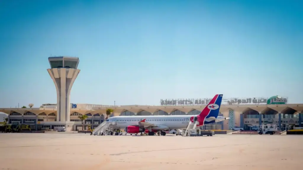 عاجل: اليمن تكسر احتكار الطيران لأول مرة منذ الحرب… أسعار التذاكر ستنهار خلال أسابيع! عاجل: اليمن تكسر احتكار الطيران لأول مرة منذ الحرب... أسعار التذاكر ستنهار خلال أسابيع!