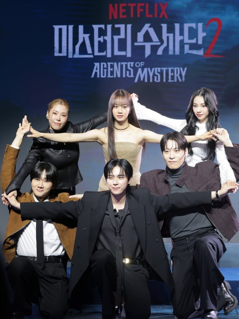 260219 كارينا في المؤتمر الصحفي للموسم الثاني من مسلسل Agents of Mystery لـ Netflix (صور صحفية)