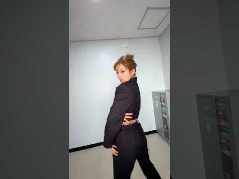 260209 طول اليوم بفكر في نيفيفر 💛