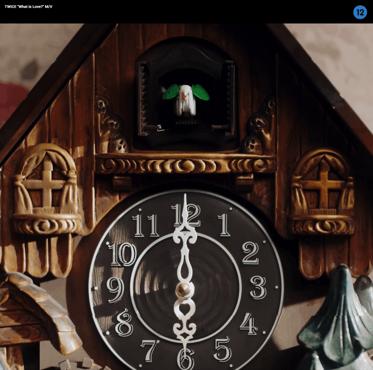 "ما هو الحب؟" M/V على وشك الوصول إلى 900 مليون مشاهدة على YouTube (توقع/تقدير الوقت)