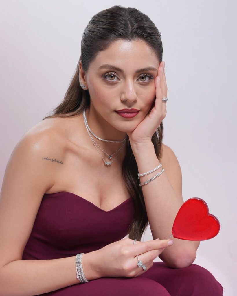 Sıla Türkoğlu Sıla Türkoğlu