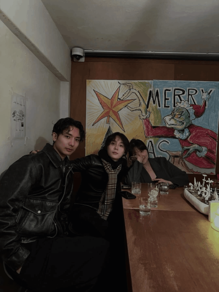 Yuto Adachi و Dawn (فرقة PENTAGON السابقة) يجتمعان مجددًا في صورة جديدة على Instagram Yuto Adachi و Dawn (فرقة PENTAGON السابقة) يجتمعان مجددًا في صورة جديدة على Instagram