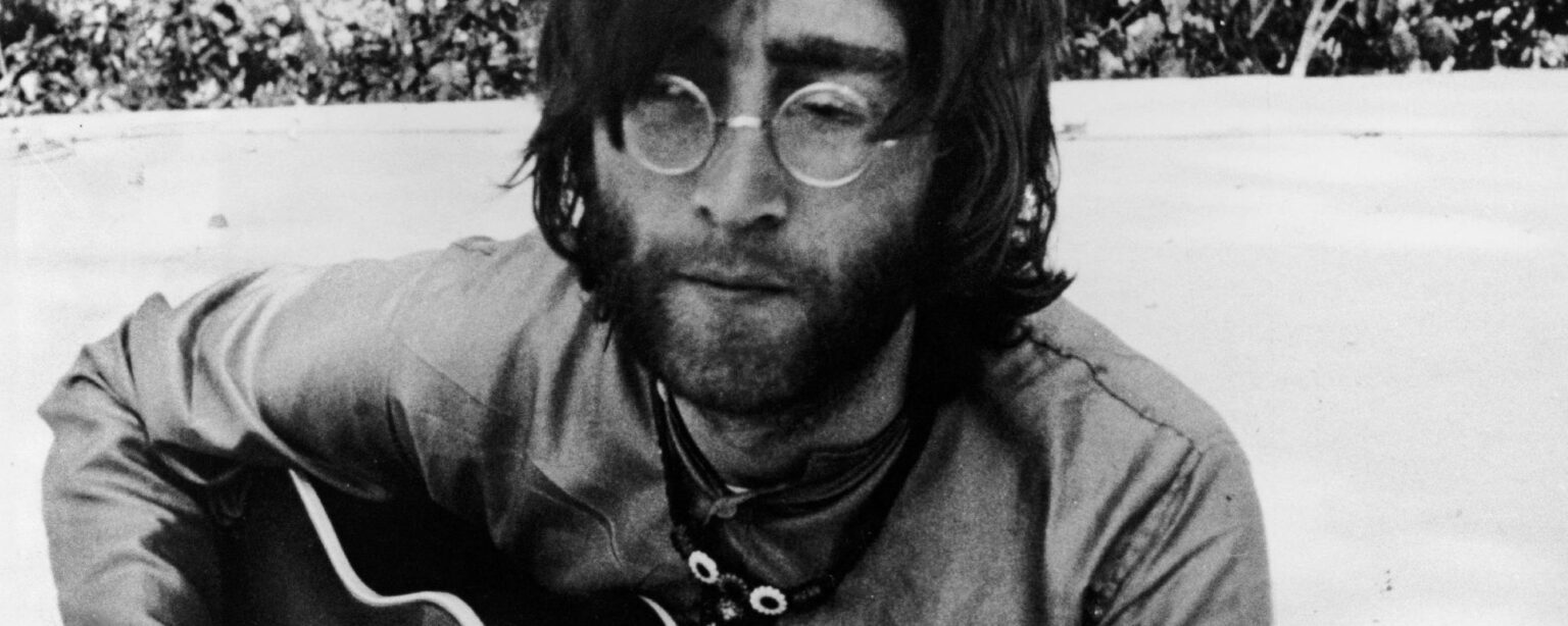 الحقيقة مقابل الخيال: ما أخطأنا (وصوابه) بشأن أغنية البيتلز “السعادة هي بندقية ساخنة”