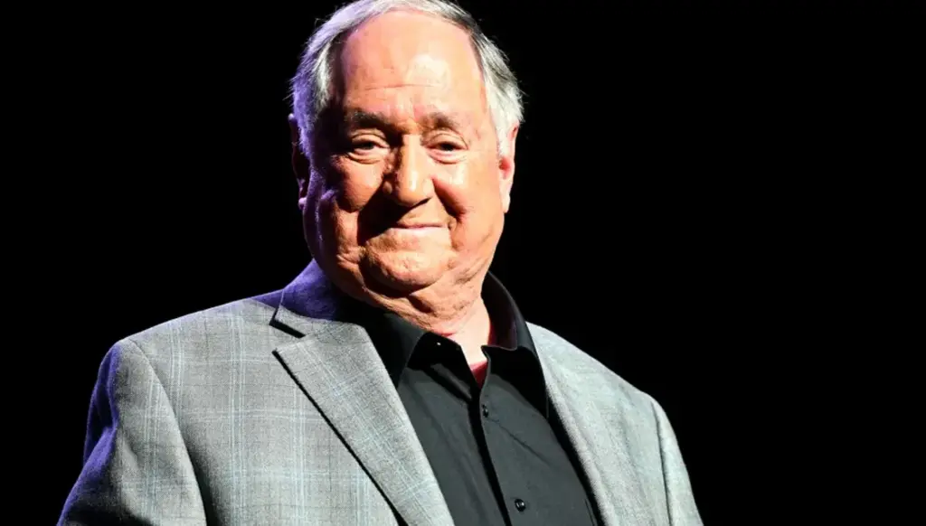 وفاة المغني وكاتب الأغاني الأميركي نيل سيداكا