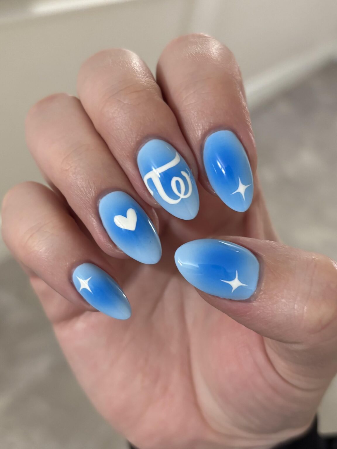 لقد قمت بتقليم أظافري من أجل حفل توايس القادم!!