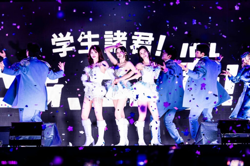 260207 Universal Studios Japan Twitter - ✧₊⋆˚₊⋆⸜ 💚💜🩷 💚💜🩷 ⸝⋆₊˚⋆₊✧ #UniHaru × #MISAMO | ليلة حفلة موسيقية خاصة | العرض العالمي الأول للأغنية الجديدة "Confetti" في استديوهات يونيفرسال اليابانية