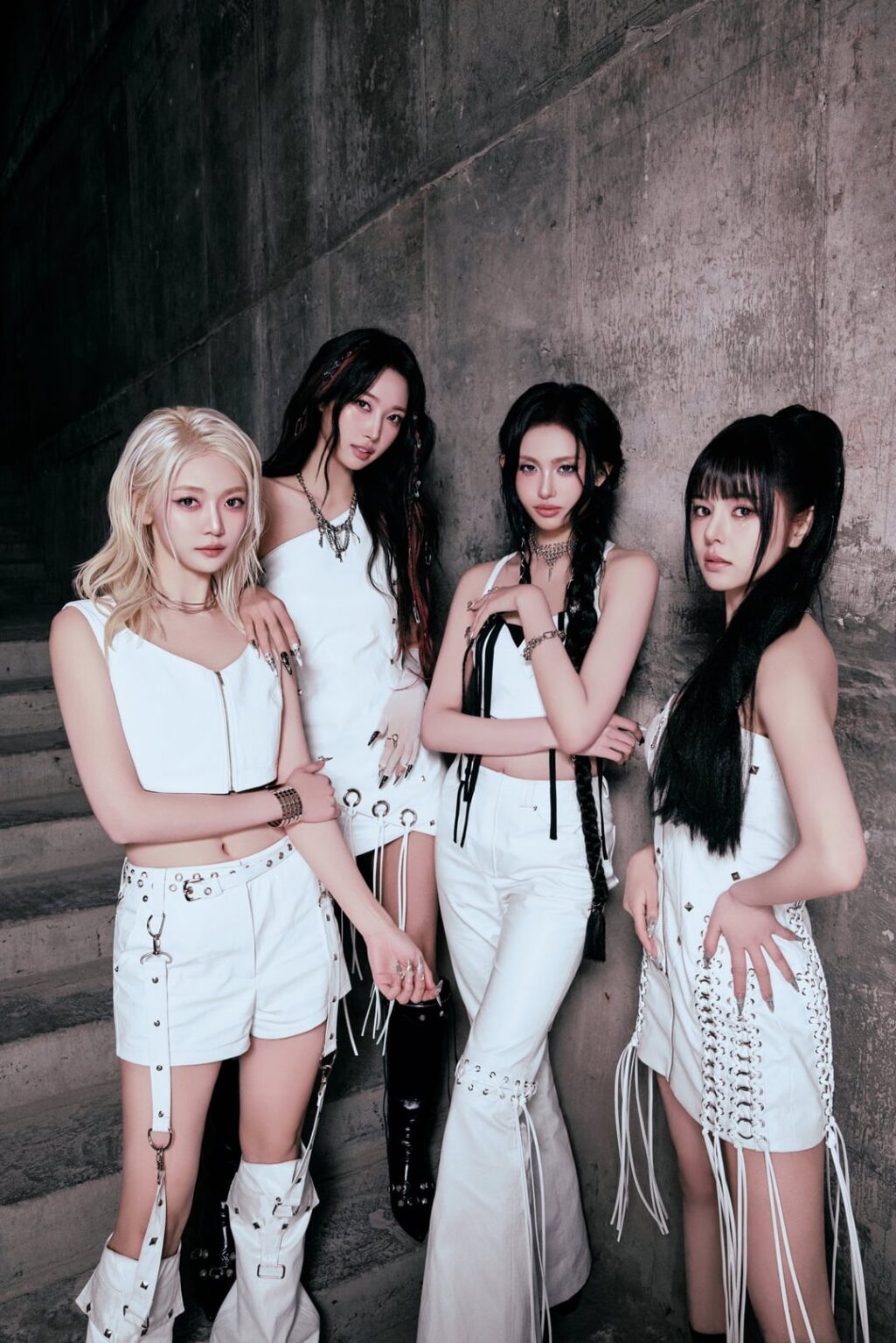 EVERGLOW – الألبوم المصغر الرابع: CODE (الصورة المفاهيمية رقم 4) EVERGLOW - الألبوم المصغر الرابع: CODE (الصورة المفاهيمية رقم 4)