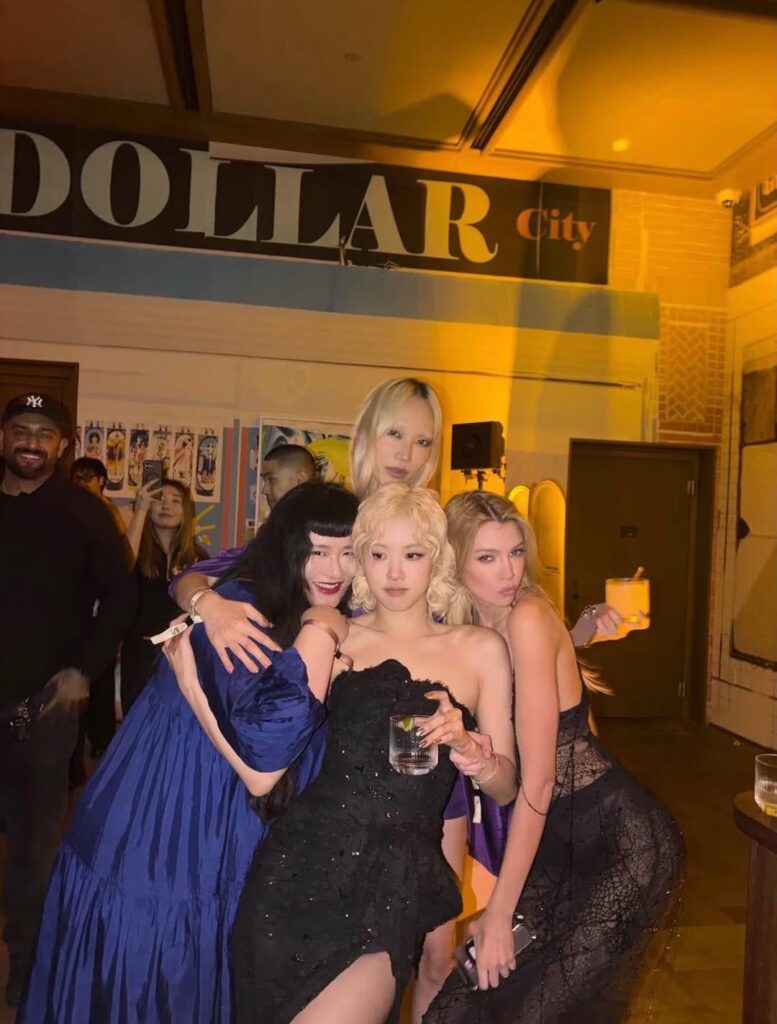 260225 تحديث asia_chow على IG مع روزي وستيلا ماكسويل وسو جو