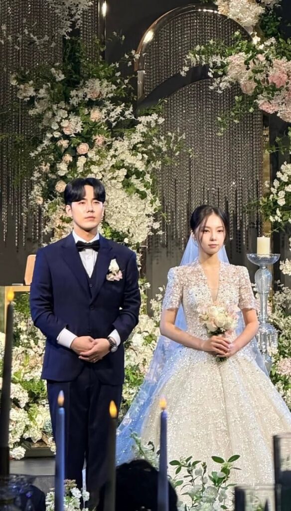 نام يوجين (Eyedi سابقًا) وباوول (The King سابقًا، A.FACT) تزوجا في 28 فبراير نام يوجين (Eyedi سابقًا) وباوول (The King سابقًا، A.FACT) تزوجا في 28 فبراير