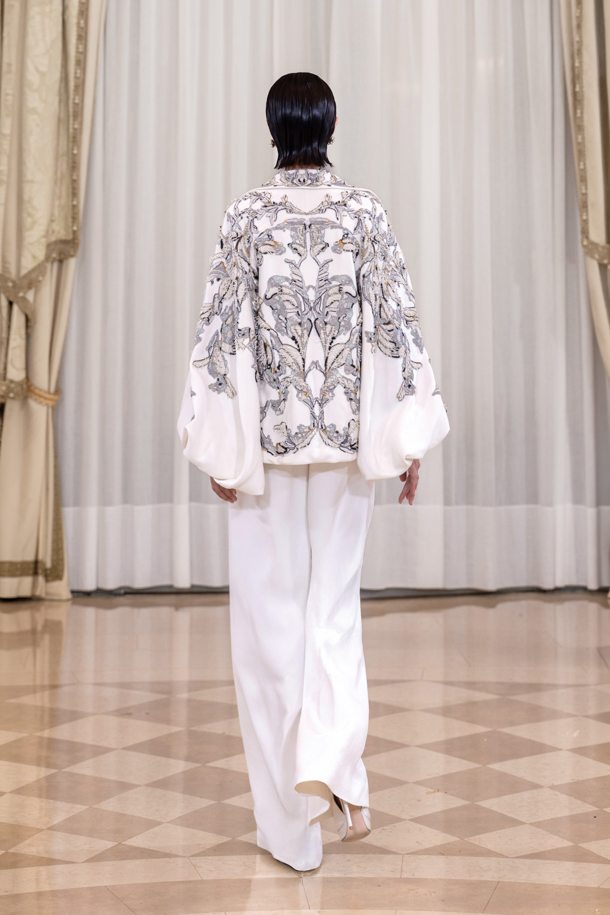 من مجموعة سعيد قبيسي Rebirth SS26 للخياطة الراقية (تصوير خاص بدارسعيد قبيسي)