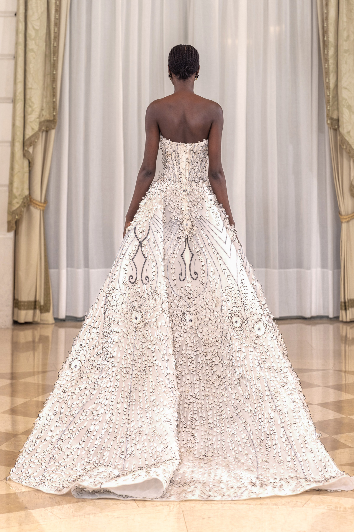 من مجموعة سعيد قبيسي Rebirth SS26 للخياطة الراقية (تصوير خاص بدارسعيد قبيسي)