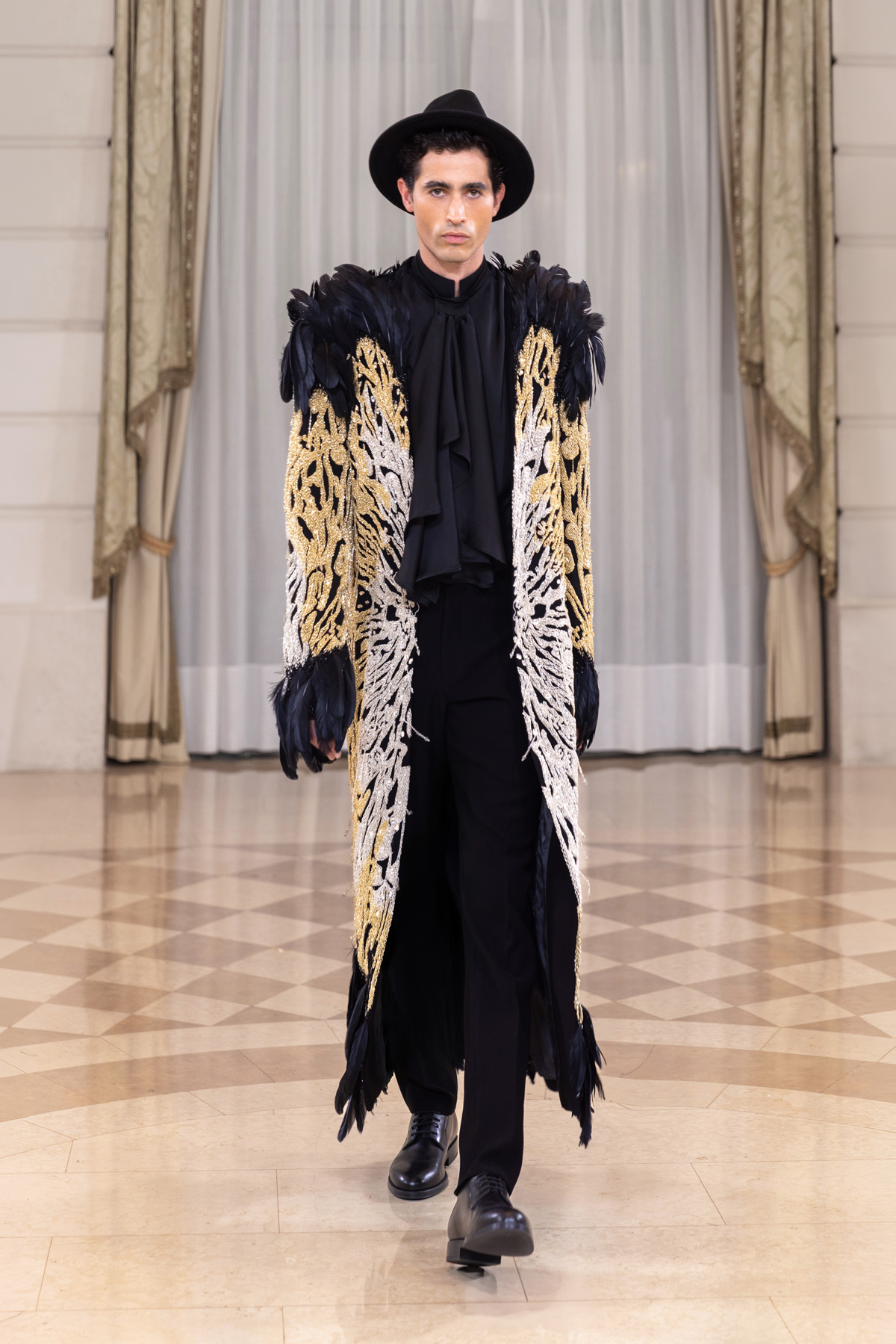 من مجموعة سعيد قبيسي Rebirth SS26 للخياطة الراقية (تصوير خاص بدارسعيد قبيسي)