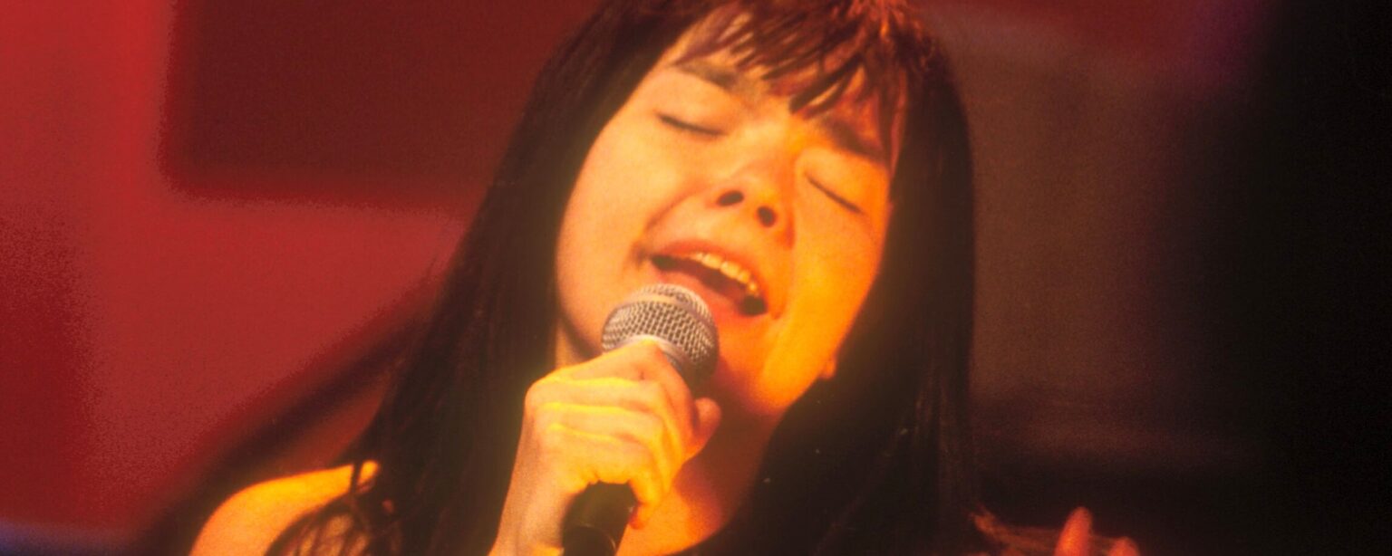 3 أغاني روك تبدو بسيطة ولكن يكاد يكون من المستحيل تغطيتها بشكل صحيح