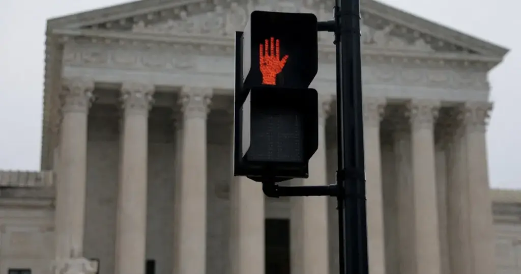 حكم الرسوم الجمركية يقيد صلاحيات ترامب دون إنهاء الضبابية