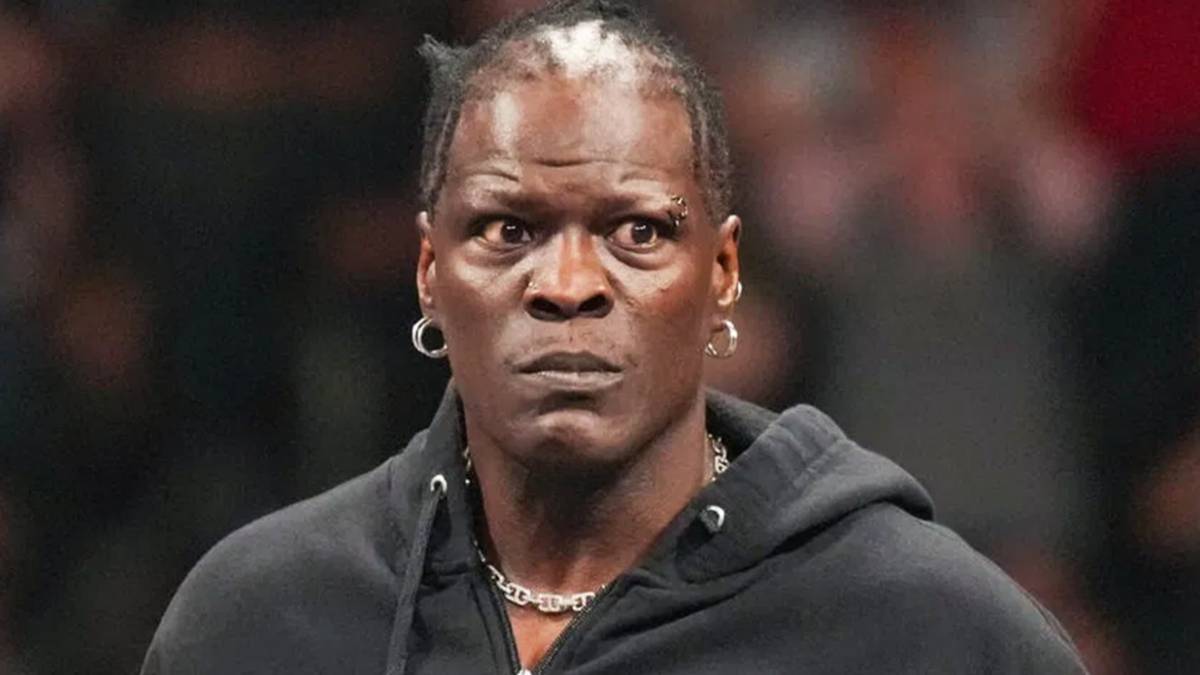 المصارع العالمي آر تروث. (وكالات) 