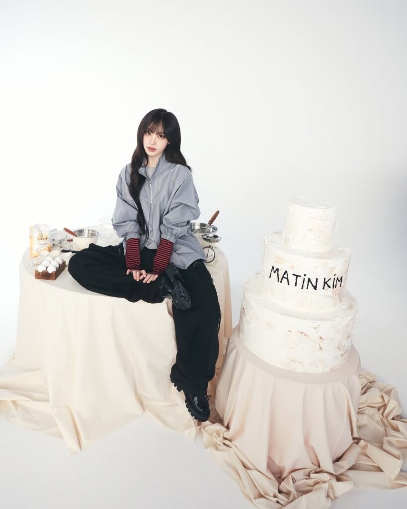 أعلنت IVE Liz أنها سفيرة العلامة التجارية لمجموعة Matin Kim لموسم ربيع 2026