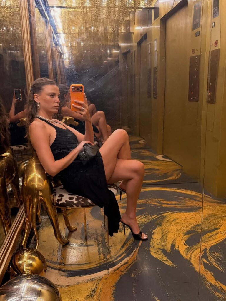 Serenay Sarıkaya Serenay Sarıkaya