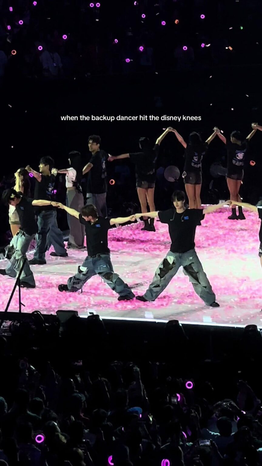 مرتين وكان راقصوهم لطيفين جدًا في الجولة