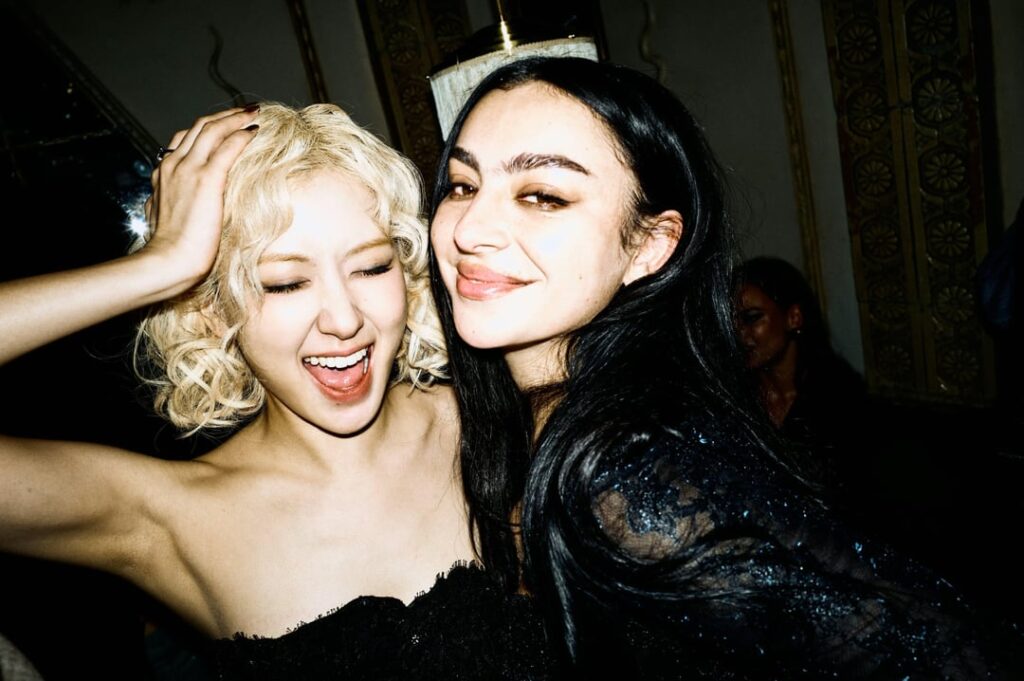 260202 روزيه وتشارلي xcx في مجلة W، شارلي xcx وحفلة ما بعد حفل توزيع جوائز جرامي لسان لوران