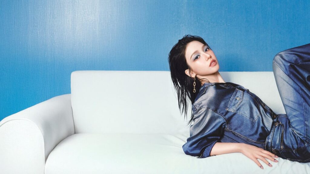 خلفيات aespa Photoshoot (معظمها امتداد للصور): Karina، Ningning، Giselle (Dazed، Esquire، Marie Claire)