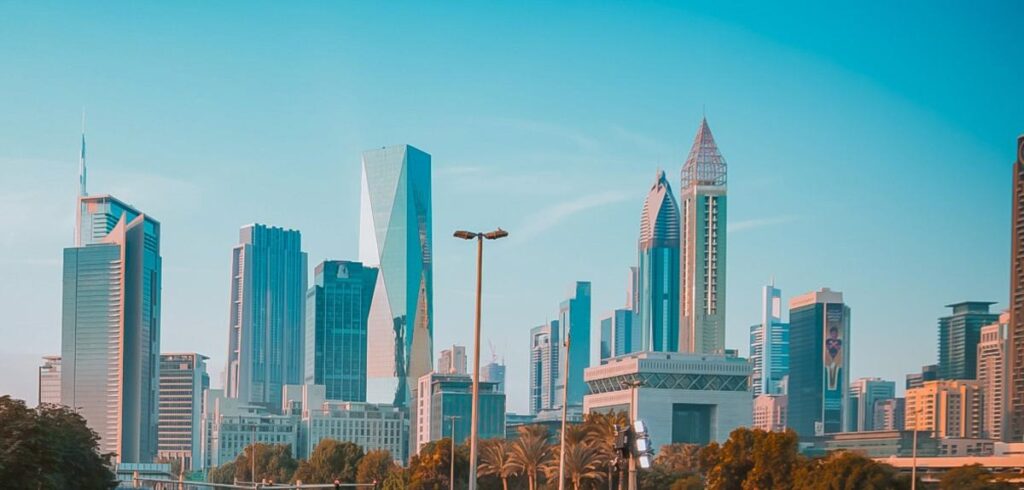 القطاع الخاص في الإمارات يشهد أسرع انتعاش له في 11 شهراً مع بداية 2026