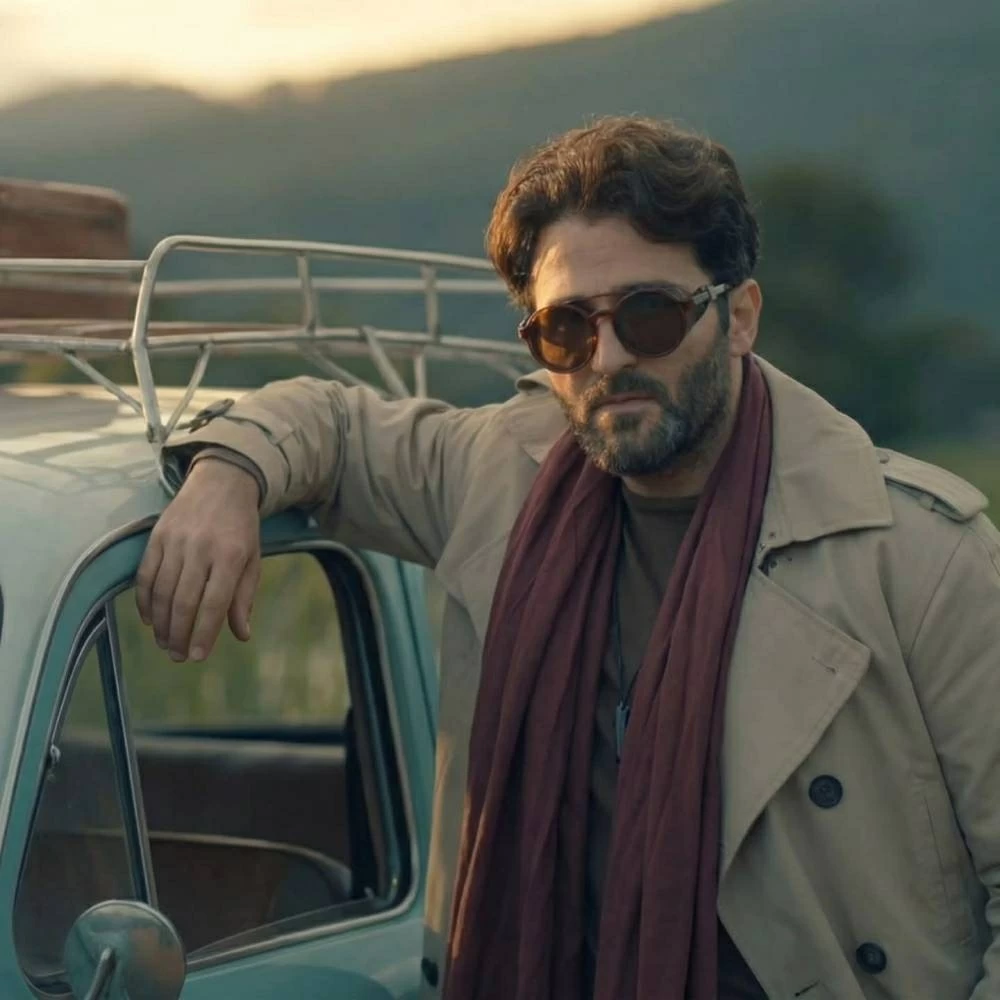 «مسكون».. مصطفى مراد يطرح أولى أغنياته ويستعيد أجواء التسعينات (فيديو)