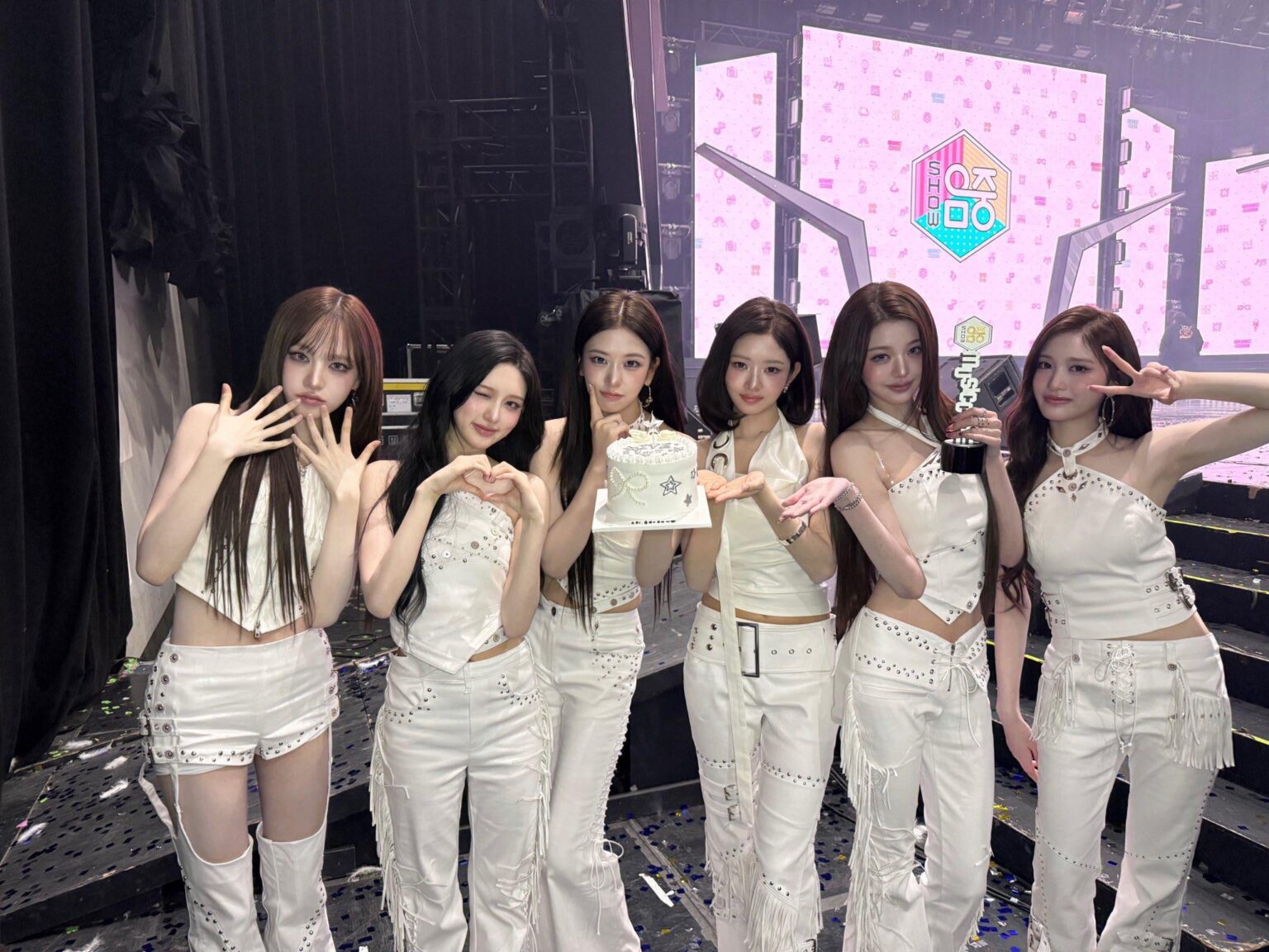 260307 تحديث تويتر الرسمي لـ IVE - IVE و DIVE معًا لقد تم صنع أيام ثمينة 🏆