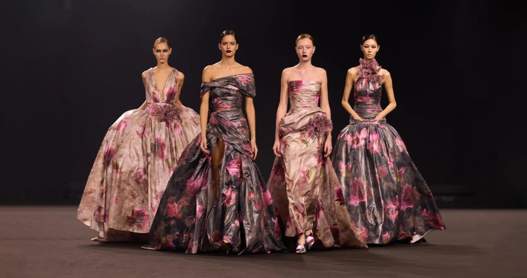 Elie Saab يحيي سحر التسعينيّات في مجموعة Midnight in Manha...