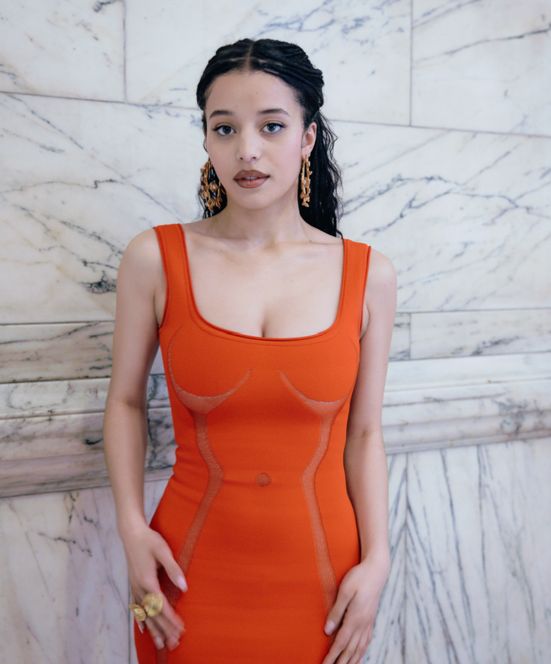 متحف V&A يحتفي بإطلاق أول معرض حصري لدار Schiaparelli في ل...