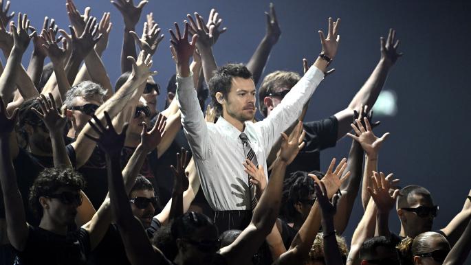 بعد غياب 3 سنوات… هاري ستايلز يعود بحفل ضخم على نتفليكس