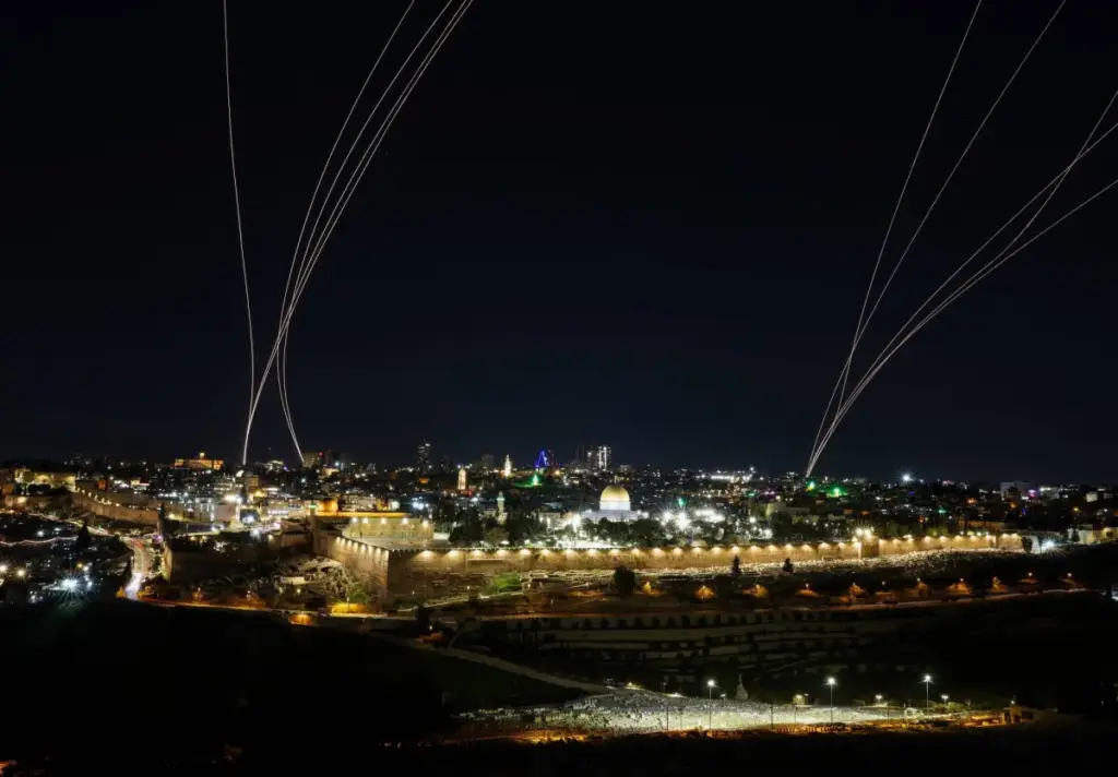 ضربات جديدة واسعة النطاق على إيران والصراع يمتد إلى لبنان (تغطية حية) ضربات جديدة واسعة النطاق على إيران والصراع يمتد إلى لبنان (تغطية حية)