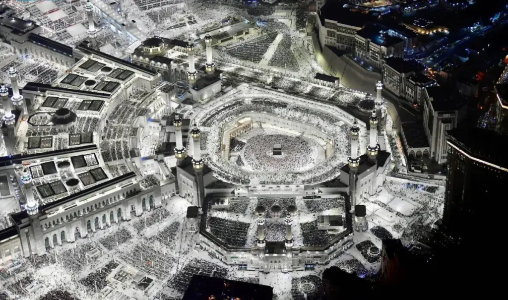 ملايين المصلين يشهدون ختم القرآن بـ«الحرمين الشريفين»