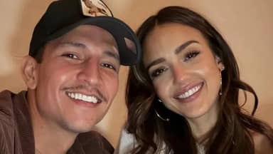 جيسيكا ألبا مع حبيبها في رحلة رومنسية