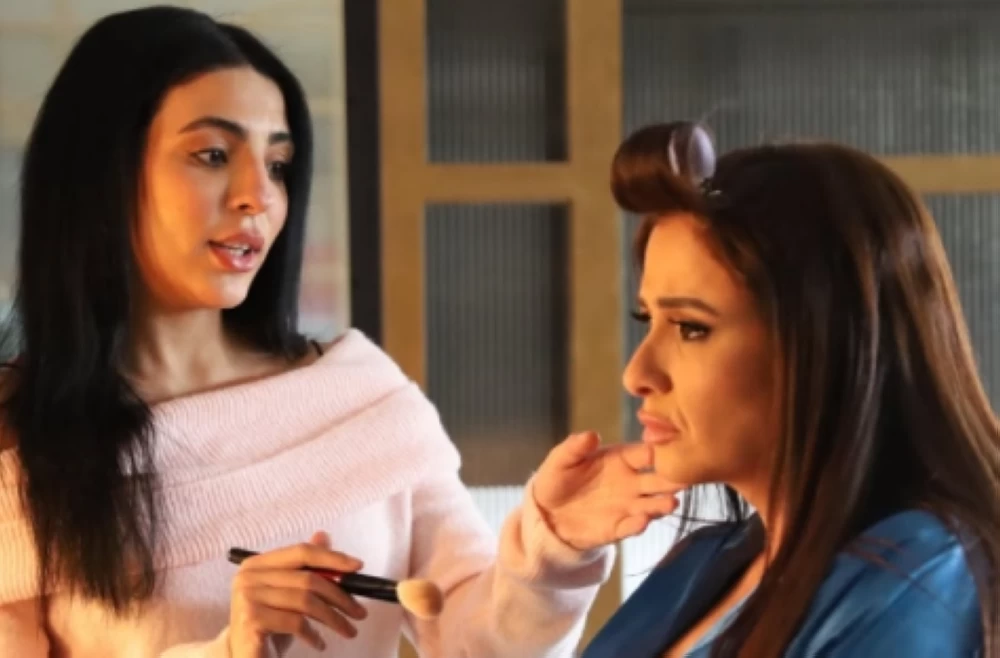 دنيا جمعة: ياسمين عبد العزيز أعادت مشهد 7 مرات في «وننسى اللي كان» بسبب شعري (فيديو) دنيا جمعة وياسمين عبد العزيز