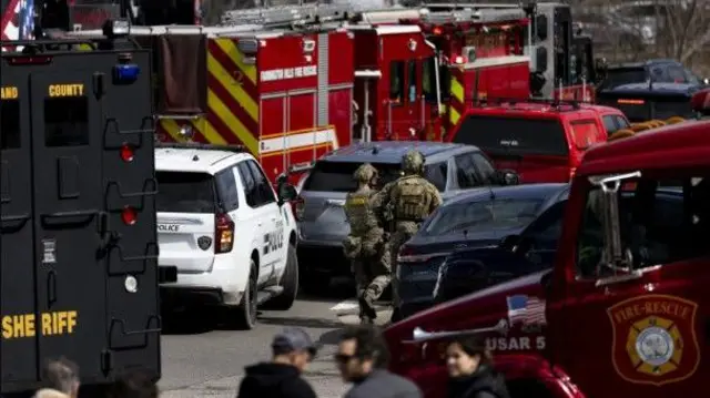 سيارات الشرطة في مكان الحادث 