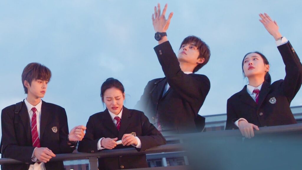 تبكي صديقته امامه و لا يعرف كيف يواسيها فيعطيها قطعة من الحلوى❤️🔥| Too Young To Love