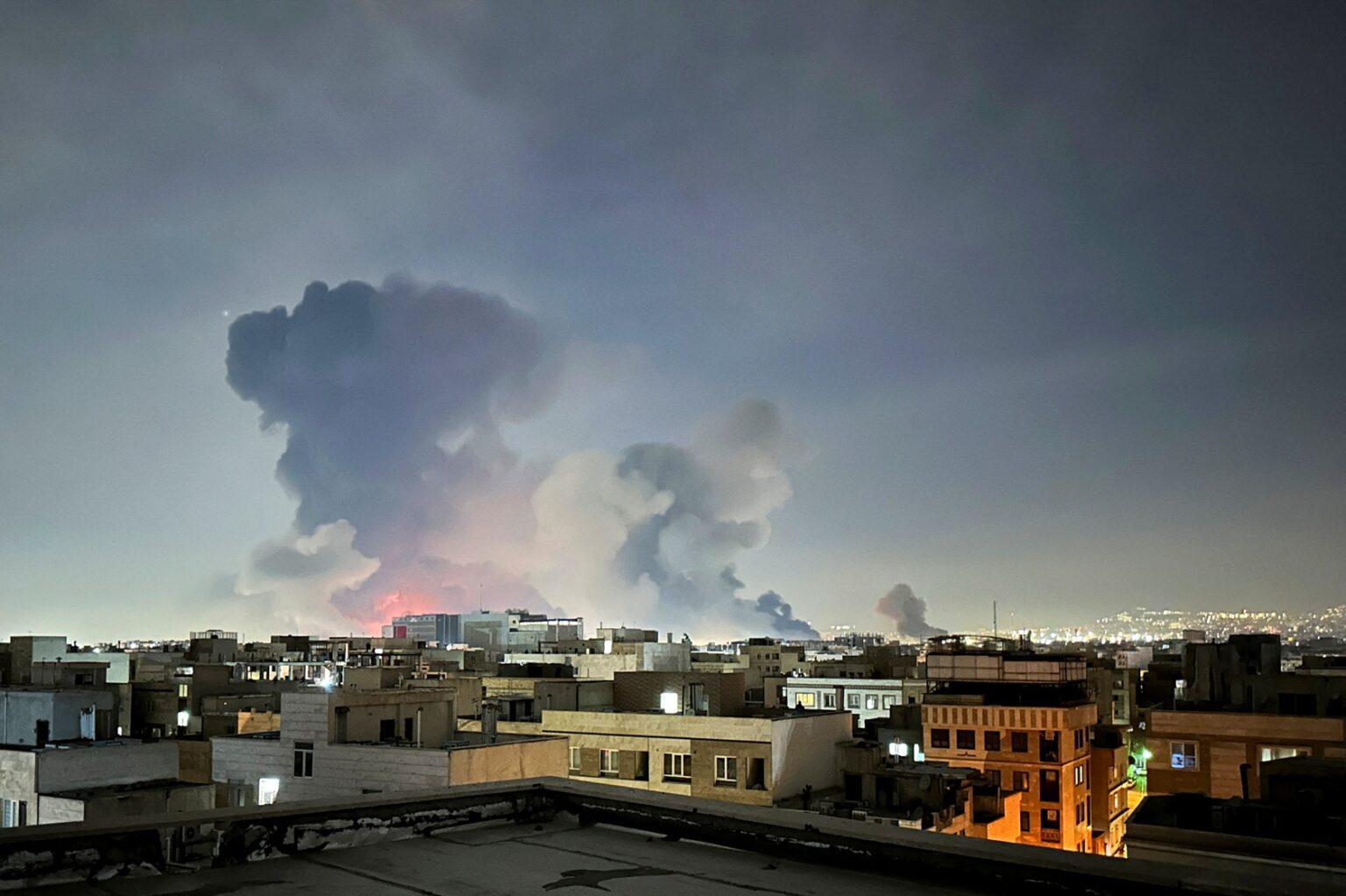 الجيش الإسرائيلي يشن موجة جديدة من الغارات على طهران وأصفهان