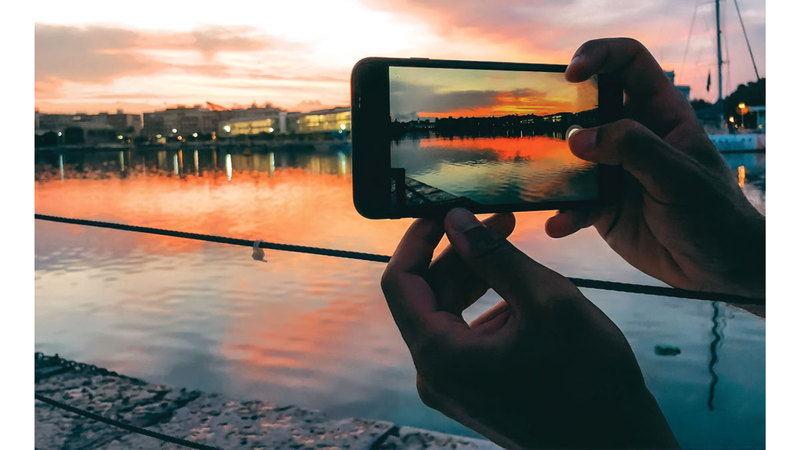 متطفلون يصورون شظايا «التصديات الناجحة» لجذب المتابعين