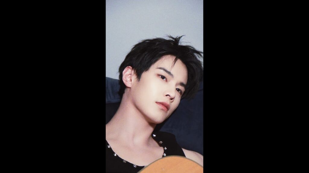 Oh my! Is this face even real?! 😍✨💘😳#SpeedandLove #HeYu #하여 #双轨 #cdrama #handsome