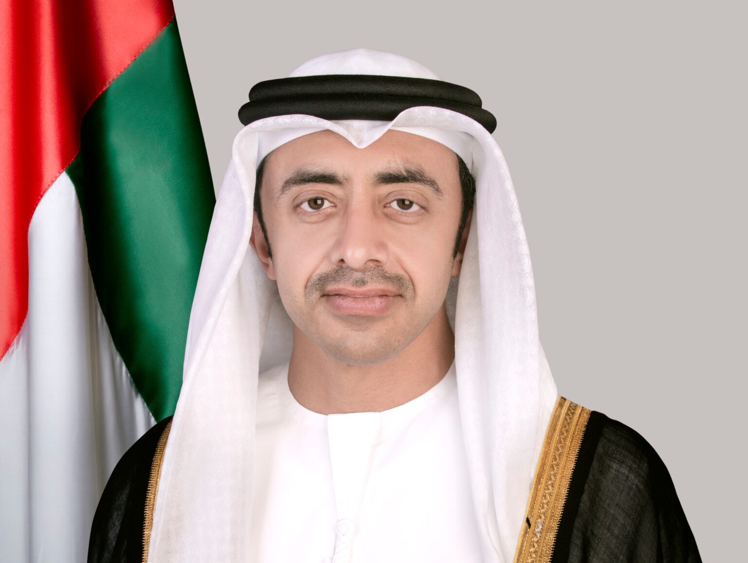 عبد الله بن زايد يدين بشدة استمرار الاعتداءات الإيرانية الإرهابية الغادرة على الدولة ويقدّم تعازيه الحارة لأسر الضحايا