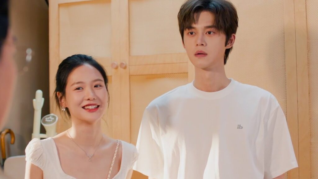 عائلتها تسمح لها بالذهاب في موعد رومانسي لكن عليها ان تأخذ اخوها الصغير معها ❤️🔥 Too Young To Love