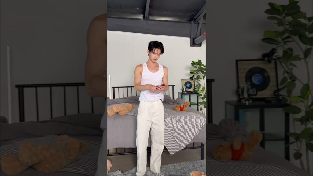 🔥POV: You Just Fell for Him 😩💘#SpeedandLove #HeYu #何与  #하여 #双轨 #cdrama #handsome #POV #crush #shorts