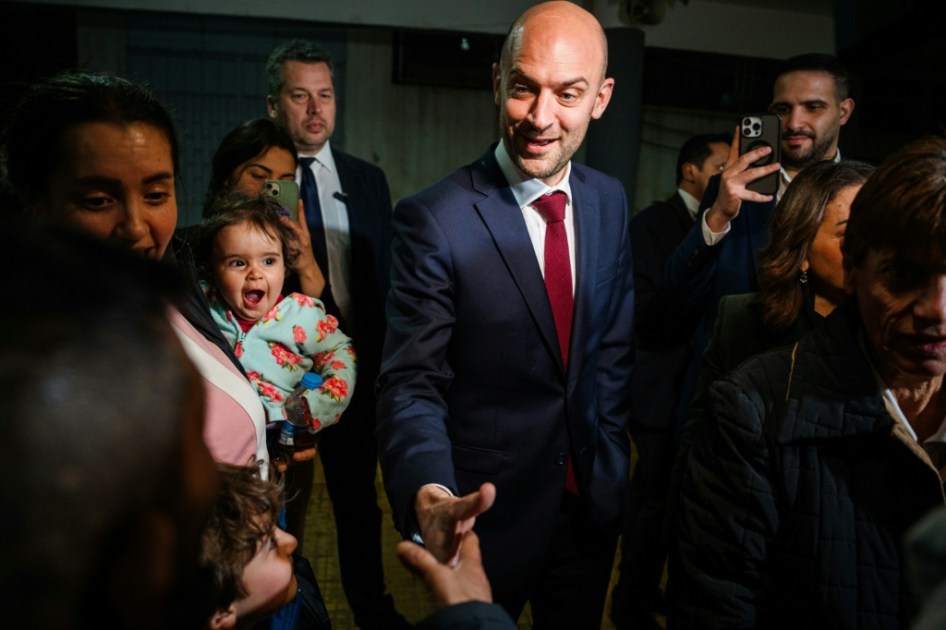 الرئيس اللبناني يستقبل وزير خارجية فرنسا ويجدد عرضه التفاوض مع اسرائيل